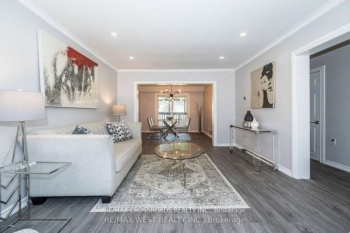 Photo 3 at 128 Avondale Boulevard, Avondale, Brampton