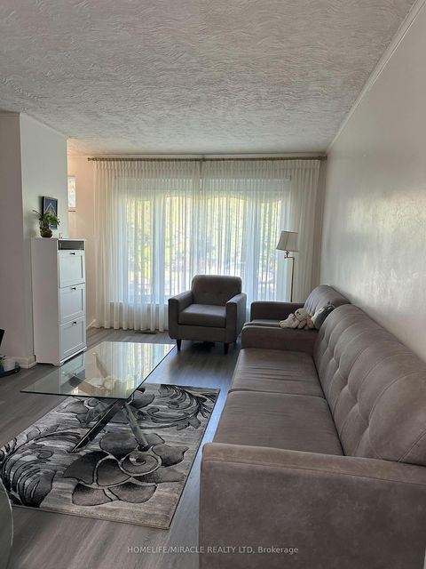 Photo 2 at 140 Porchester Drive, Woburn, Toronto