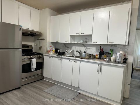 Photo 6 at 140 Porchester Drive, Woburn, Toronto
