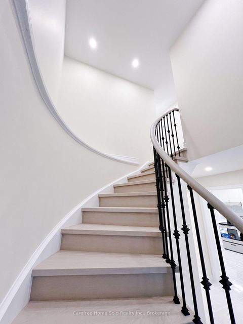 Photo 9 at 135 Scenic Mill Way, Windfields, Toronto