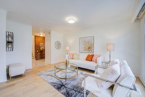 Photo 4 at 30 Deerfield Road, Bendale, Toronto