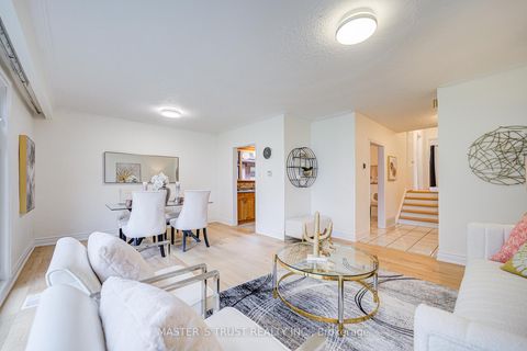 Photo 7 at 30 Deerfield Road, Bendale, Toronto