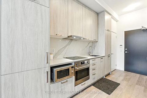 Photo 7 at 201 - 60 Honeycrisp Crescent, Vaughan Corporate Centre, Vaughan