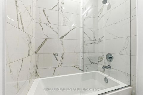 Photo 16 at 201 - 60 Honeycrisp Crescent, Vaughan Corporate Centre, Vaughan