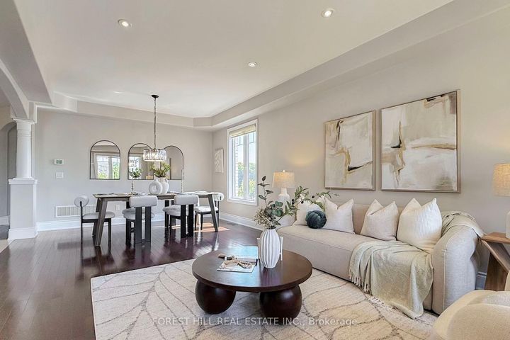 Photo 5 at 21 Farmhouse Crescent, Jefferson, Richmond Hill