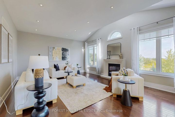 Photo 8 at 21 Farmhouse Crescent, Jefferson, Richmond Hill