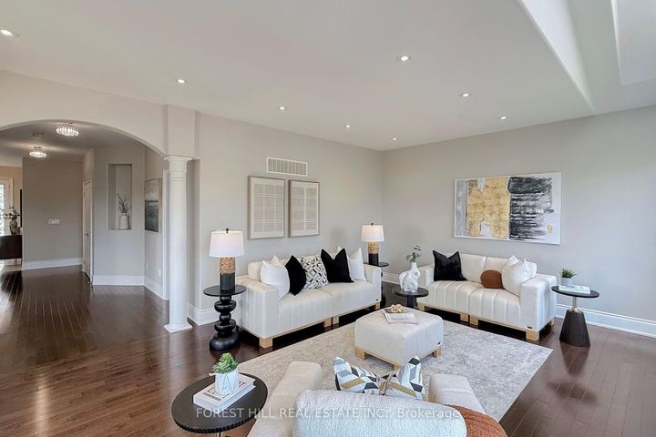 Photo 9 at 21 Farmhouse Crescent, Jefferson, Richmond Hill
