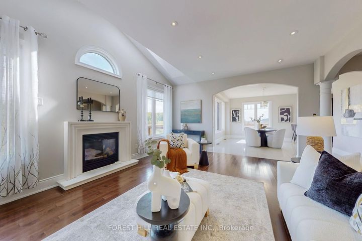 Photo 10 at 21 Farmhouse Crescent, Jefferson, Richmond Hill