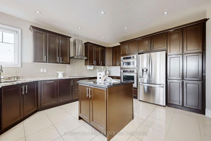 Photo 11 at 21 Farmhouse Crescent, Jefferson, Richmond Hill