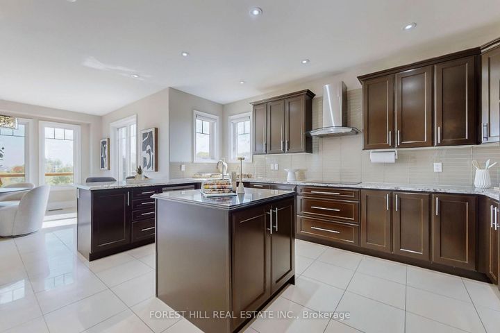 Photo 12 at 21 Farmhouse Crescent, Jefferson, Richmond Hill