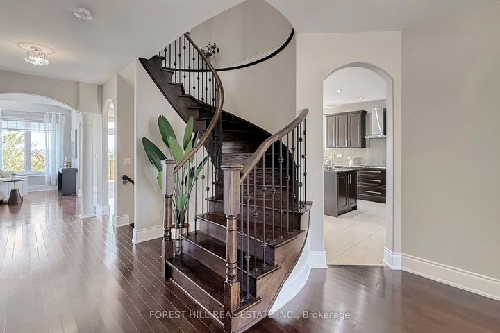 Photo 16 at 21 Farmhouse Crescent, Jefferson, Richmond Hill