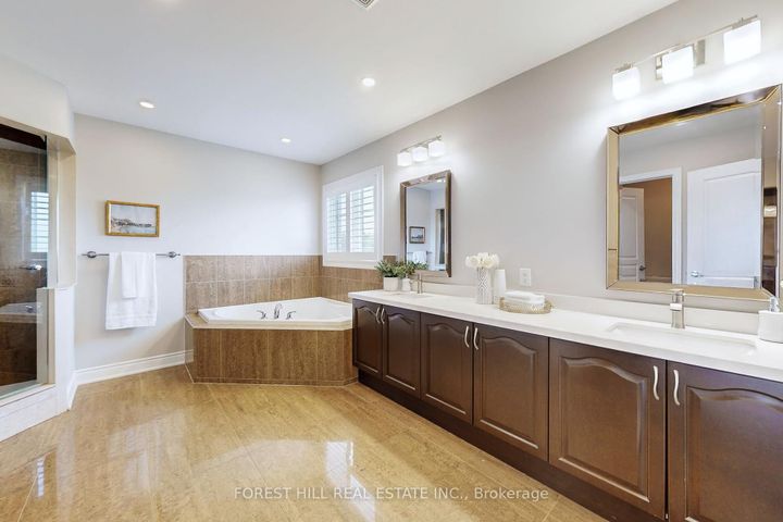 Photo 19 at 21 Farmhouse Crescent, Jefferson, Richmond Hill
