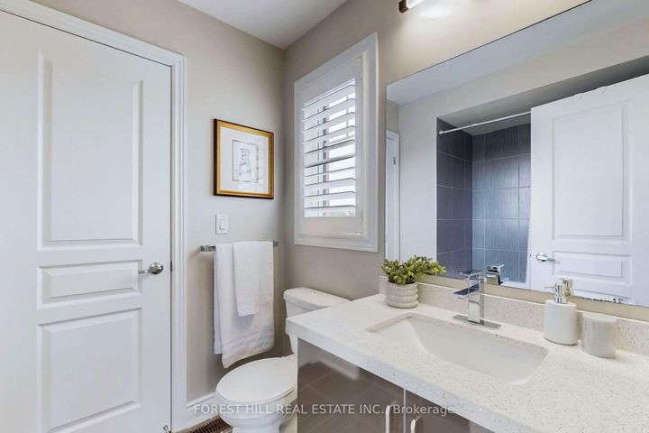 Photo 24 at 21 Farmhouse Crescent, Jefferson, Richmond Hill