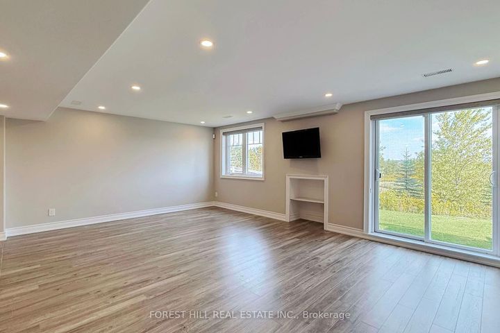 Photo 29 at 21 Farmhouse Crescent, Jefferson, Richmond Hill