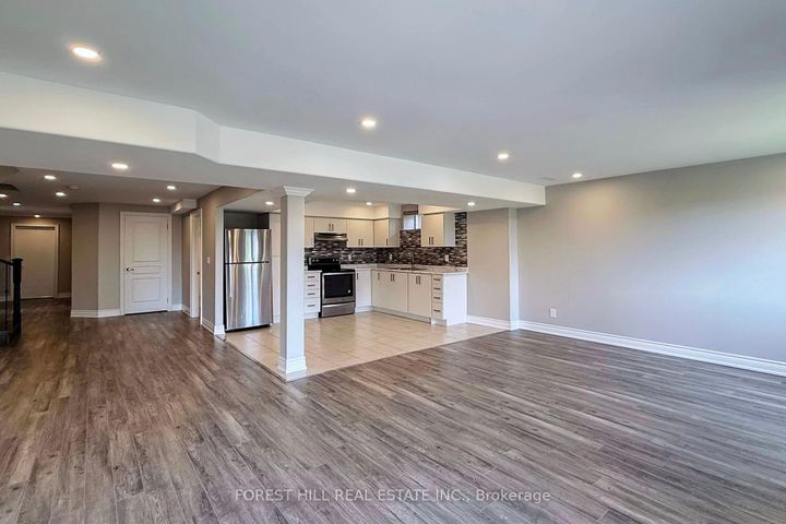 Photo 30 at 21 Farmhouse Crescent, Jefferson, Richmond Hill