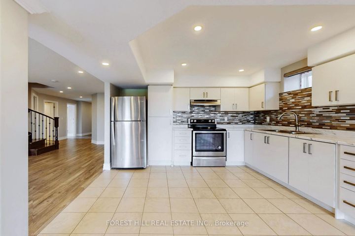 Photo 31 at 21 Farmhouse Crescent, Jefferson, Richmond Hill