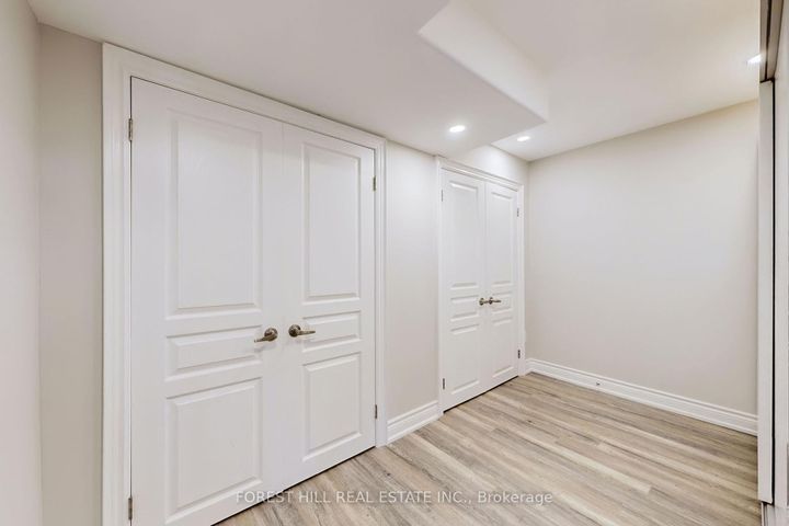 Photo 32 at 21 Farmhouse Crescent, Jefferson, Richmond Hill