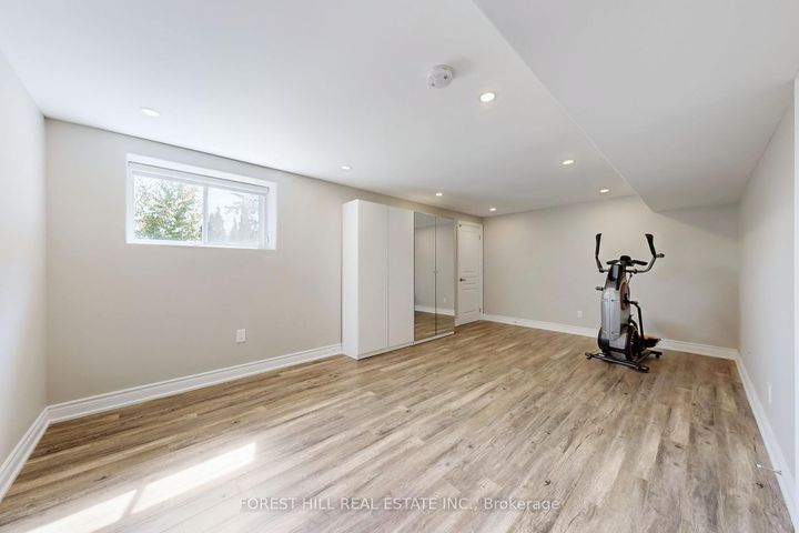 Photo 33 at 21 Farmhouse Crescent, Jefferson, Richmond Hill