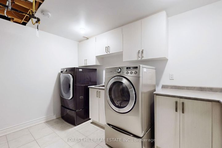 Photo 34 at 21 Farmhouse Crescent, Jefferson, Richmond Hill