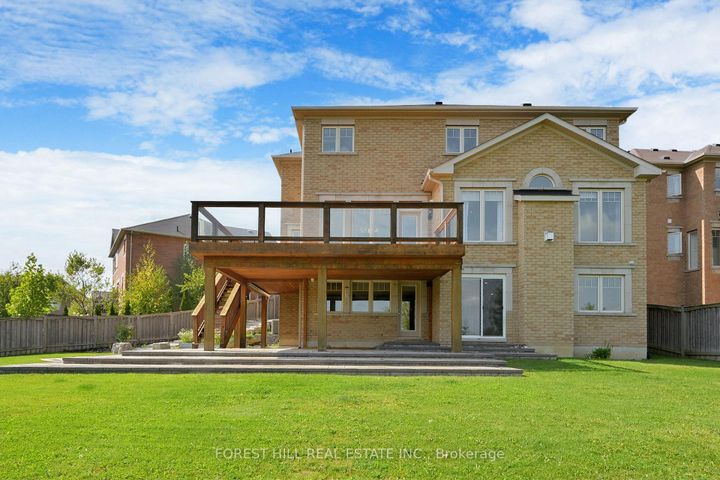 Photo 37 at 21 Farmhouse Crescent, Jefferson, Richmond Hill