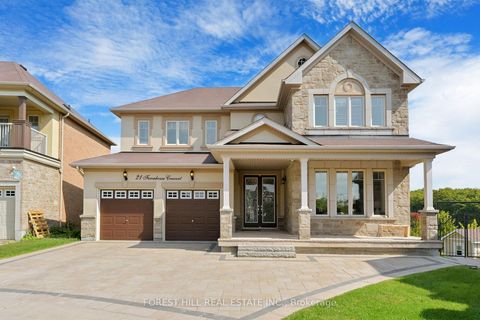 Photo 2 at 21 Farmhouse Crescent, Jefferson, Richmond Hill