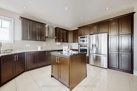 Photo 11 at 21 Farmhouse Crescent, Jefferson, Richmond Hill