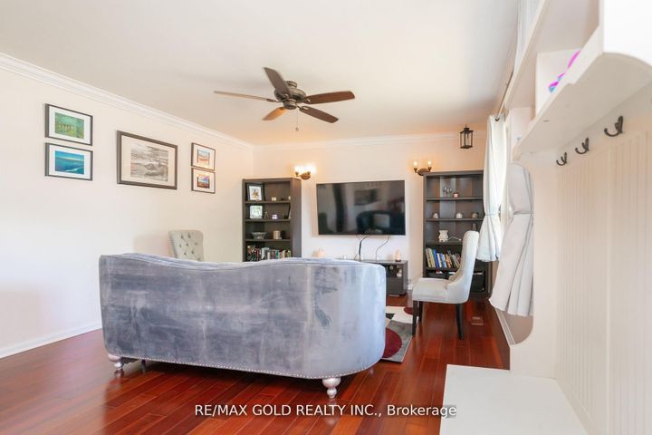 Photo 6 at 9 Ashwood Crescent, Avondale, Brampton