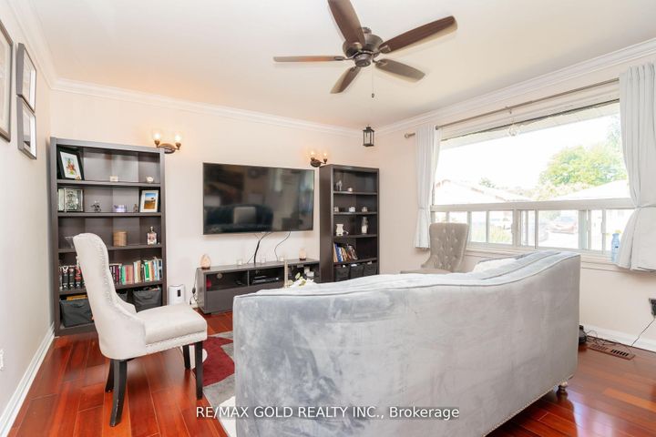 Photo 7 at 9 Ashwood Crescent, Avondale, Brampton