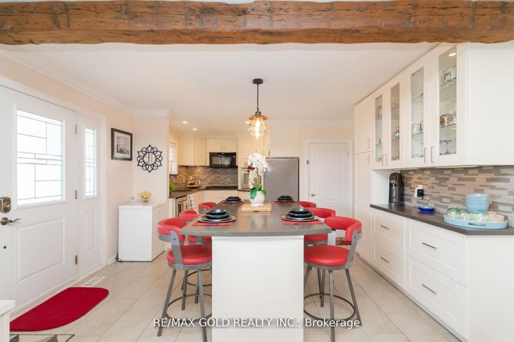 Photo 10 at 9 Ashwood Crescent, Avondale, Brampton