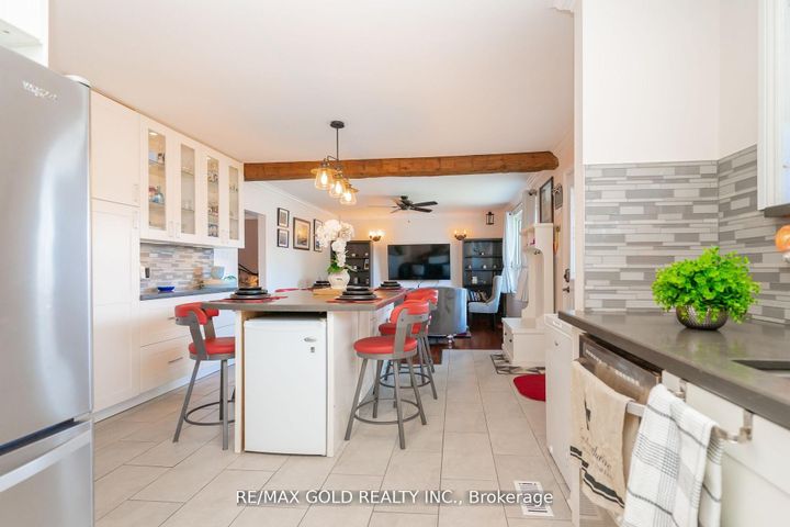 Photo 15 at 9 Ashwood Crescent, Avondale, Brampton