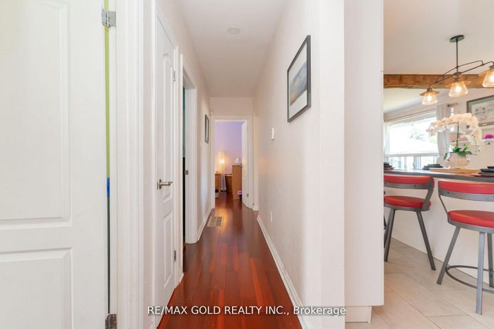 Photo 16 at 9 Ashwood Crescent, Avondale, Brampton