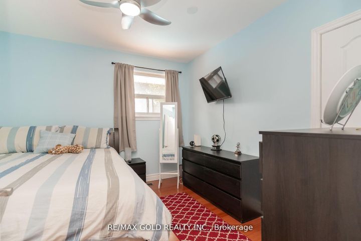 Photo 18 at 9 Ashwood Crescent, Avondale, Brampton