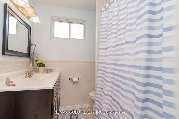 Photo 20 at 9 Ashwood Crescent, Avondale, Brampton