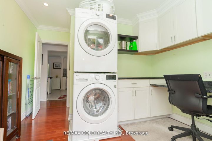 Photo 22 at 9 Ashwood Crescent, Avondale, Brampton