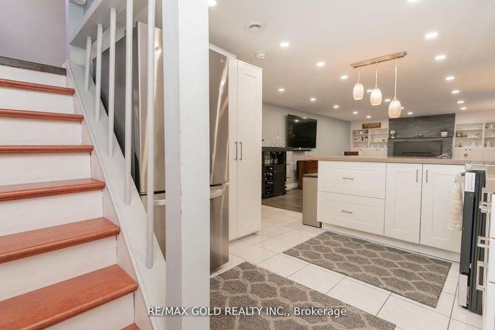 Photo 24 at 9 Ashwood Crescent, Avondale, Brampton