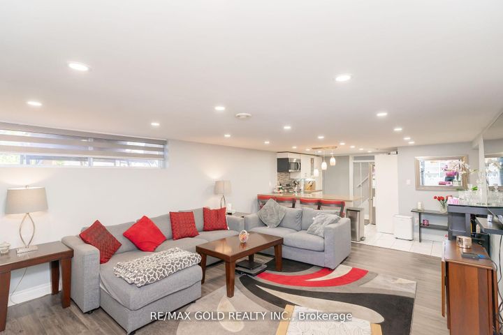 Photo 30 at 9 Ashwood Crescent, Avondale, Brampton