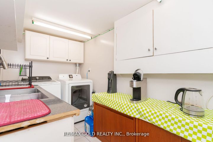 Photo 33 at 9 Ashwood Crescent, Avondale, Brampton