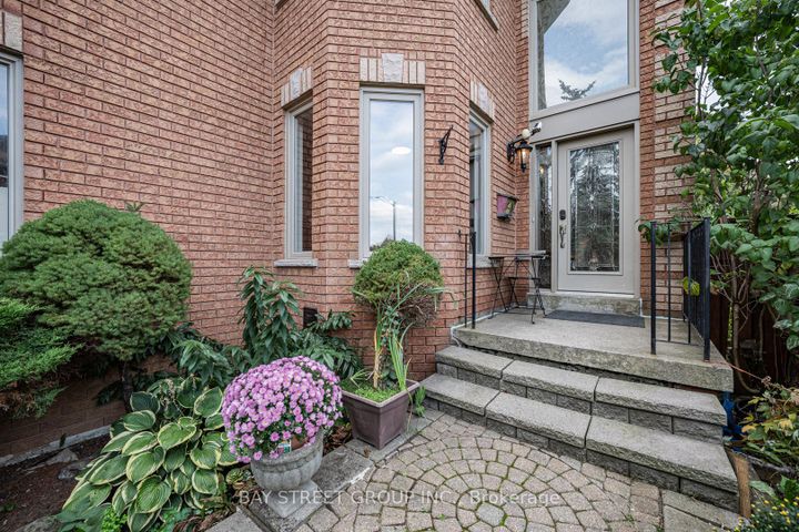 Photo 2 at 2524 Paula Court, Sheridan, Mississauga