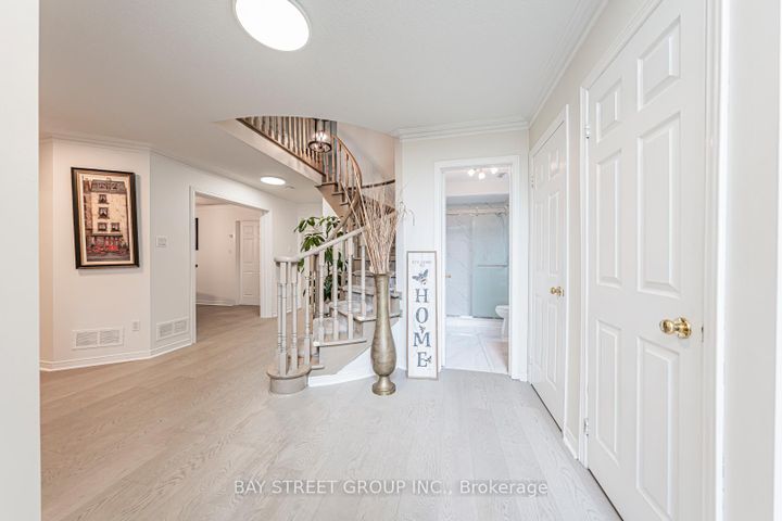 Photo 5 at 2524 Paula Court, Sheridan, Mississauga