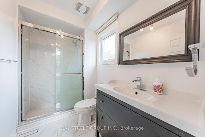 Photo 6 at 2524 Paula Court, Sheridan, Mississauga