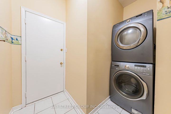 Photo 15 at 2524 Paula Court, Sheridan, Mississauga