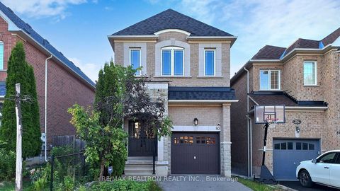 Photo 1 at 82 Sir Sanford Fleming Way, Patterson, Vaughan