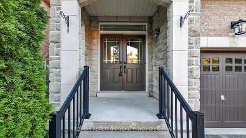 Photo 3 at 82 Sir Sanford Fleming Way, Patterson, Vaughan