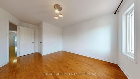 Photo 28 at 82 Sir Sanford Fleming Way, Patterson, Vaughan