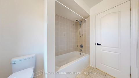 Photo 33 at 82 Sir Sanford Fleming Way, Patterson, Vaughan