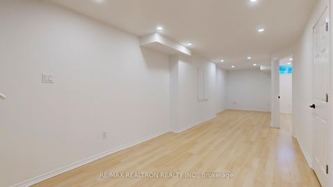 Photo 37 at 82 Sir Sanford Fleming Way, Patterson, Vaughan