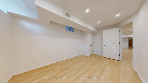Photo 41 at 82 Sir Sanford Fleming Way, Patterson, Vaughan