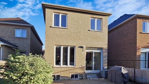 Photo 45 at 82 Sir Sanford Fleming Way, Patterson, Vaughan
