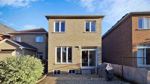 Photo 46 at 82 Sir Sanford Fleming Way, Patterson, Vaughan