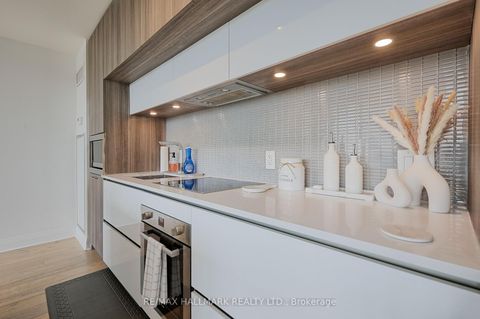 Photo 12 at 601 - 151 Avenue Road, Annex, Toronto